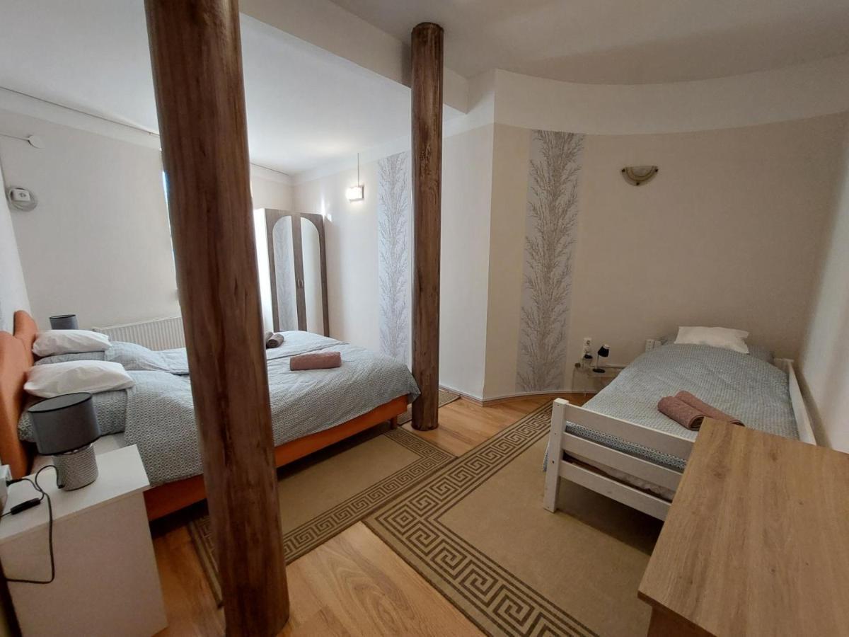 Csaladbarat Vendeglak Szegedi Maganszallashely 9 Fo Reszere, Nagycsaladok Es Barati Tarsasagok Reszere Exterior foto