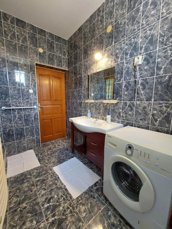Csaladbarat Vendeglak Szegedi Maganszallashely 9 Fo Reszere, Nagycsaladok Es Barati Tarsasagok Reszere Exterior foto